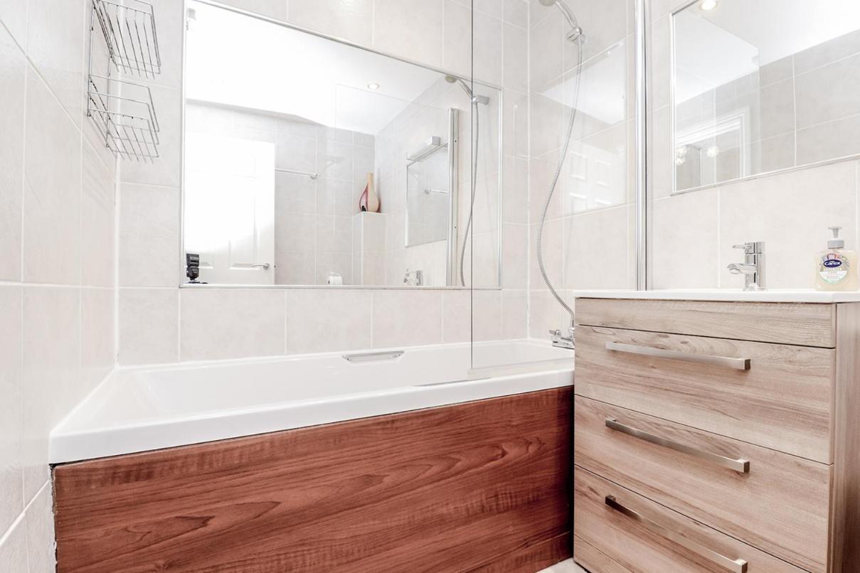 3 Queens Gardens Sea View Apartment Истбурн Экстерьер фото