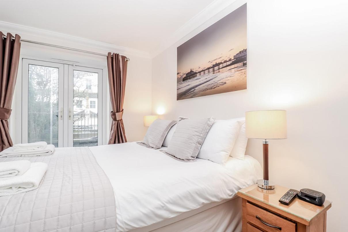 3 Queens Gardens Sea View Apartment Истбурн Экстерьер фото